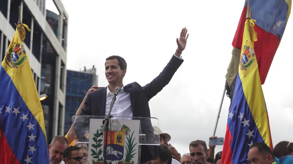 Juan Guaidó bei einer Ansprache vor Anhängern in Caracas. © picture alliance / Xinhua News A