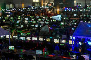 Das Team vom BFW Leipzig wird im bunten Treiben den Überblick behalten und für ein stabiles Netzen bei der DreamHack sorgen. © Leipziger Messe GmbH/Tom Schulze