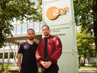 Igor Levit (links) und Danger Dan vor dem ZDF-Studio in München. Dort sollte ihr gemeinsamer Auftritt mit dem Lied „Keine Angst“ für die Kabarettsendung „Die Anstalt“ aufgezeichnet werden. Fotoquelle: https://www.facebook.com/share/p/1D94df4sko/