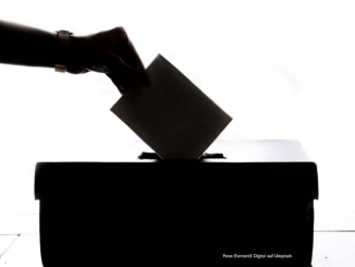 Die Stimmabgabe entscheidet nicht nur über Mehrheiten, sondern auch darüber, welche politische Sprache und welche Vorstellungen von Demokratie gesellschaftlich an Gewicht gewinnen. Foto von Element5 Digital auf Unsplash