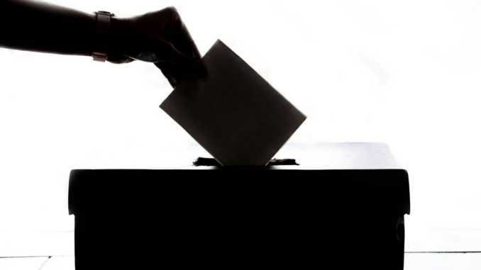 Die Stimmabgabe entscheidet nicht nur über Mehrheiten, sondern auch darüber, welche politische Sprache und welche Vorstellungen von Demokratie gesellschaftlich an Gewicht gewinnen. Foto von Element5 Digital auf Unsplash